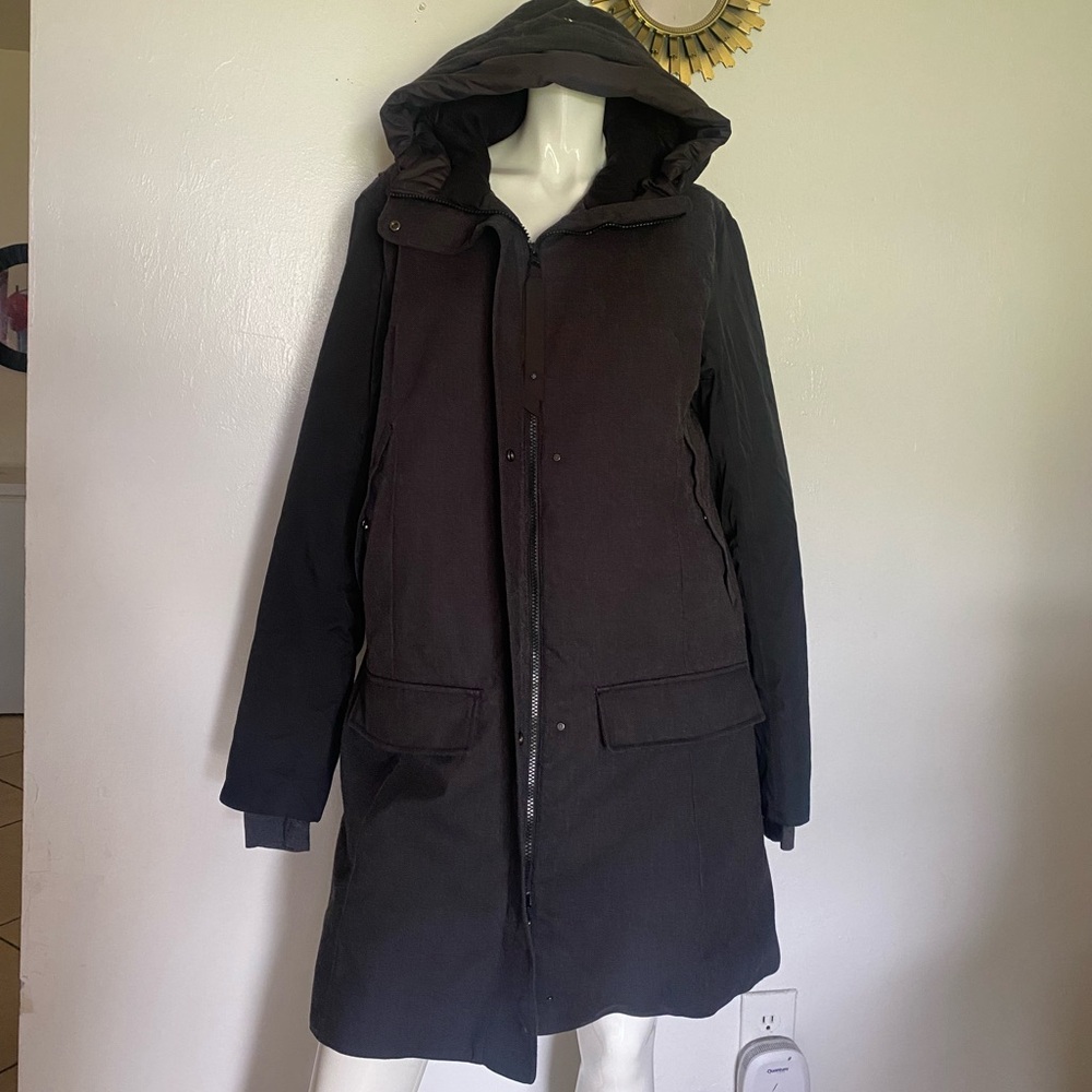 Lululemon women’s jacket Size 10